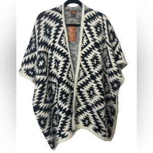 Scully Women’s Black & White Aztec Print Eyelash Knit Poncho /Open .Cardigan OS